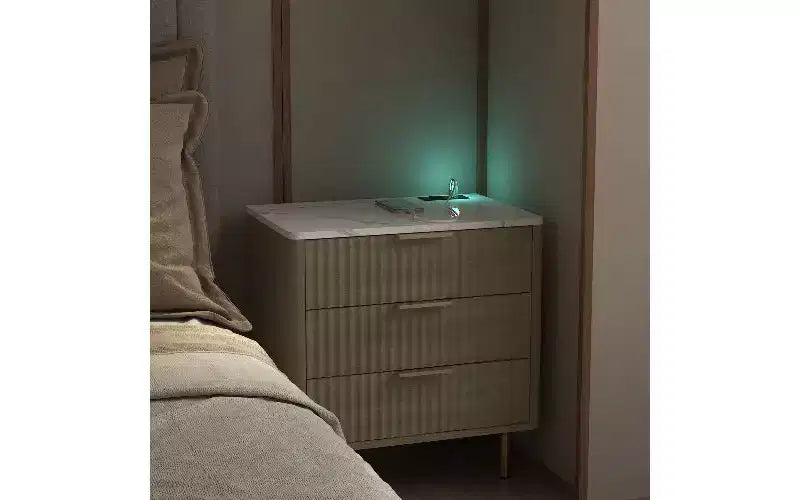Comodino moderno Brown & Wood con stazione di ricarica e luce notturna a comando vocale, 1 pezzo